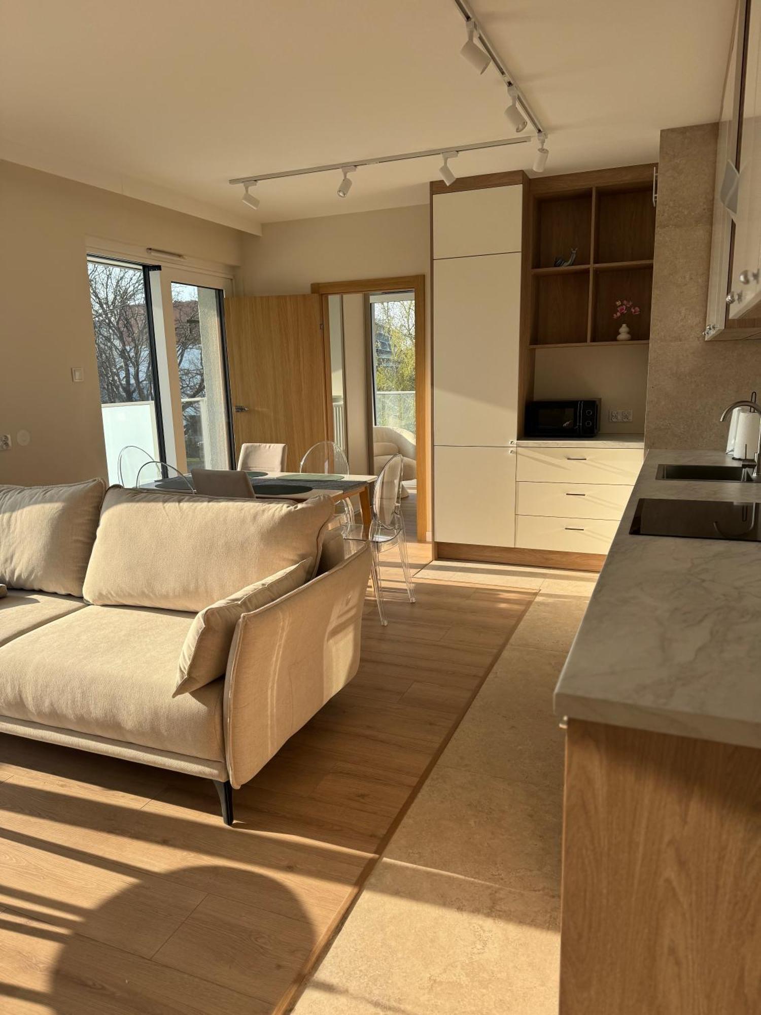 4summer Golden Dune - Parking, Przestronne Mieszkanie 50m2, Caly Do Dyspozycji, Duzy Taras Z Pieknym Zachodem Slonca Parkplatz, Geraeumige Mit 50 M2, Ganzes Zur Verfuegung, Grosse Terrasse Mit Wunderschoenem Sonnenunterga Апартаменти Колобжег